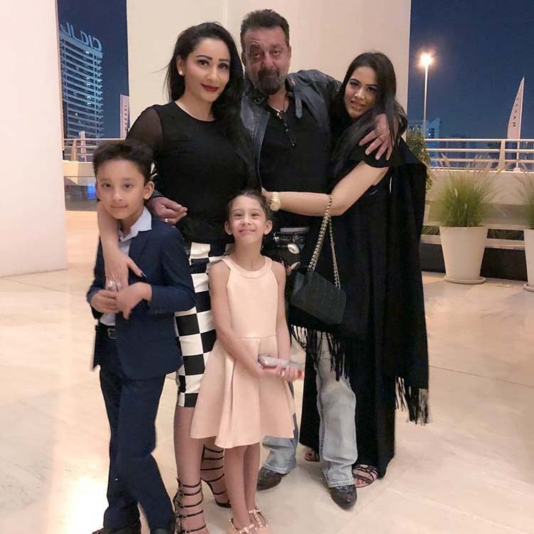 1Sanjay-Dutt-celebrating-the-new-year-with-his-family-edited SANJAY DUTT: A TALE OF TRIUMPH OVER TRAGEDY IN BOLLYWOOD